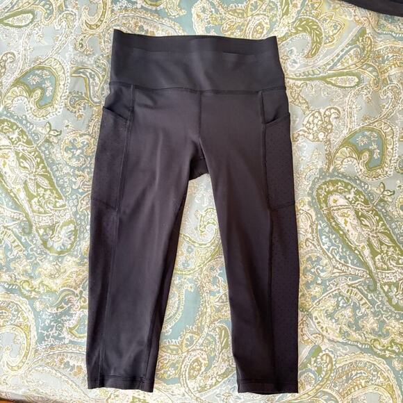 Lululemon Size 6 Mind Over Miles Crop (17" ) Leggings 
Good Condition - Picture 2 of 8